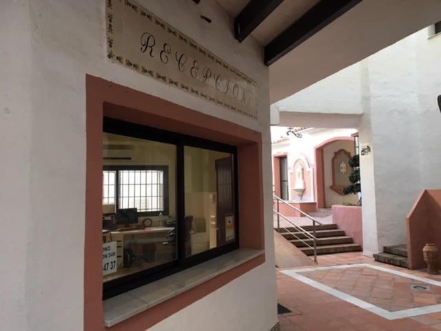 Appartamento Large And Elegant In Puerto Banus With Pools And Paddle Marbella Esterno foto