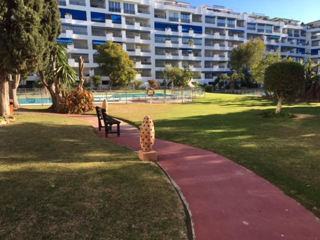Appartamento Large And Elegant In Puerto Banus With Pools And Paddle Marbella Esterno foto